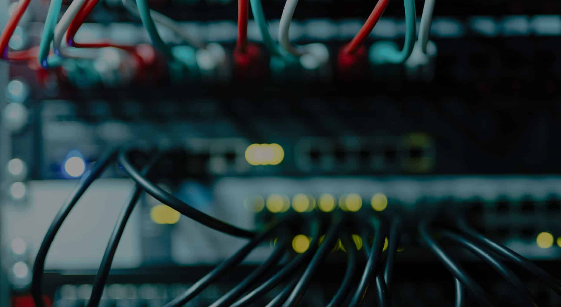 Cableado y routeado de sistemas eléctricos industriales